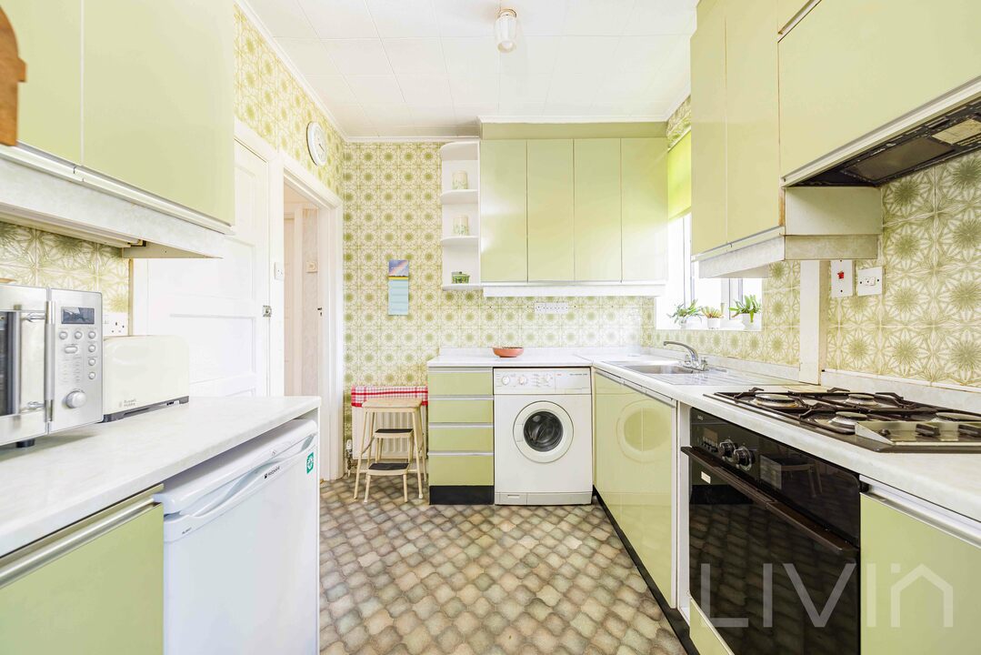 5 bed semi-detached house for sale in Crossways, South Croydon  - Property Image 3