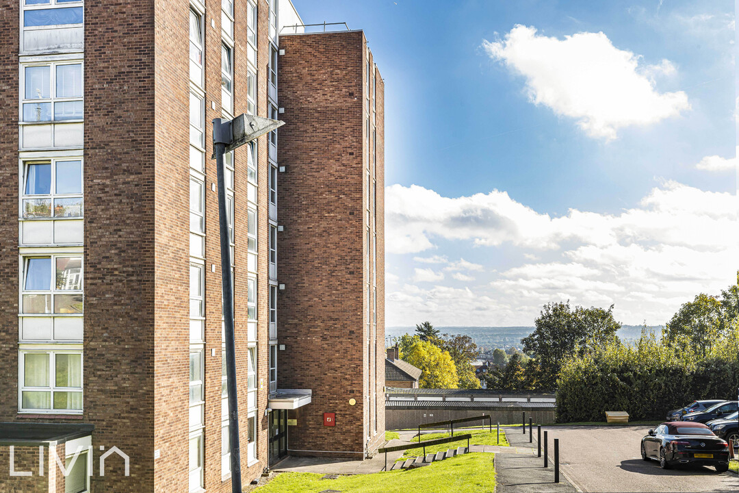 2 bed apartment for sale in Ross Road, London  - Property Image 2