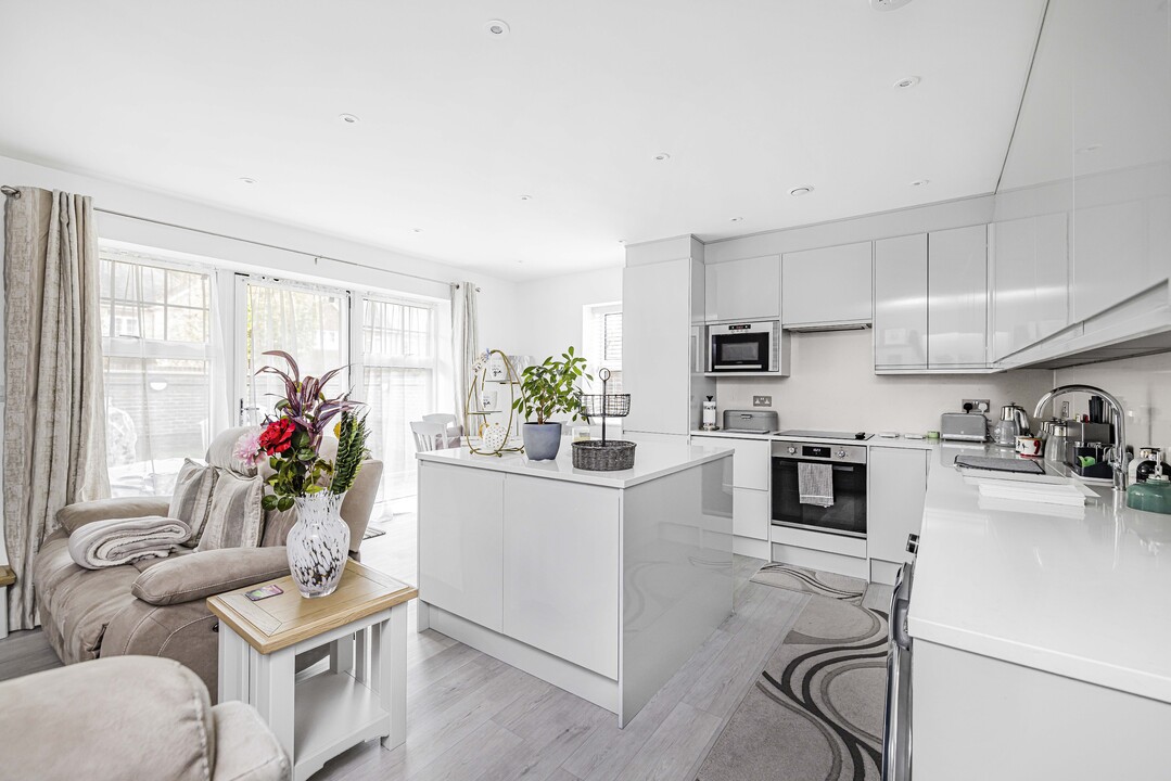 3 bed apartment for sale in Brighton Road, Purley 3