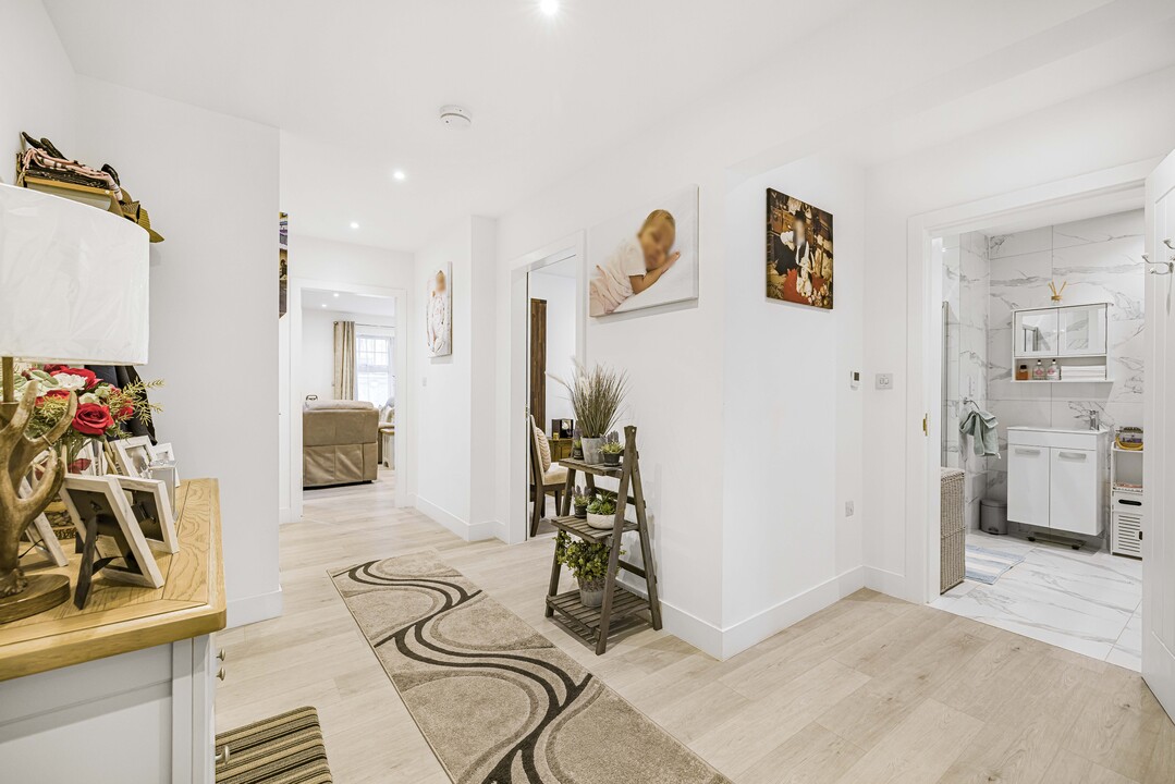 3 bed apartment for sale in Brighton Road, Purley 1