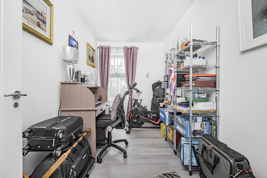 3 bed apartment for sale in Brighton Road, Purley 19