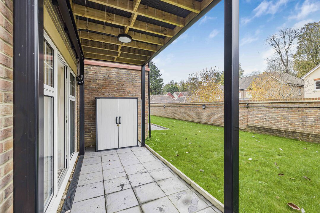 3 bed apartment for sale in Brighton Road, Purley 10