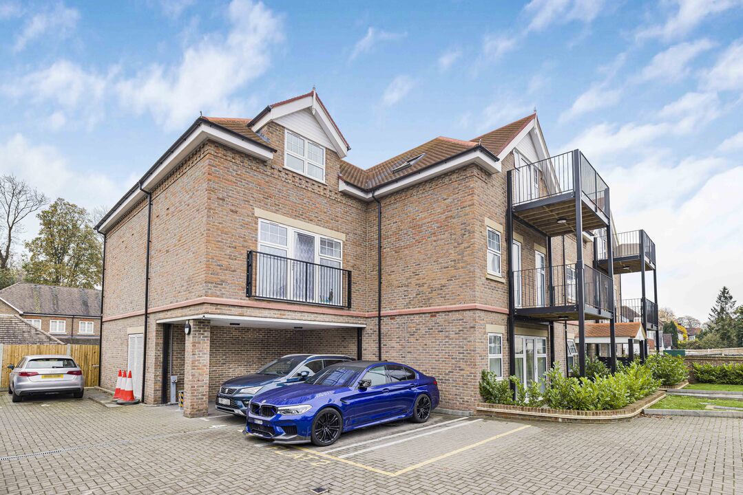 3 bed apartment for sale in Brighton Road, Purley 21