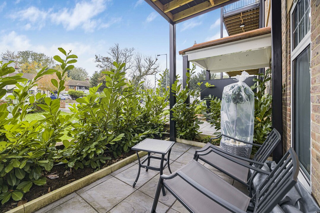 3 bed apartment for sale in Brighton Road, Purley 20