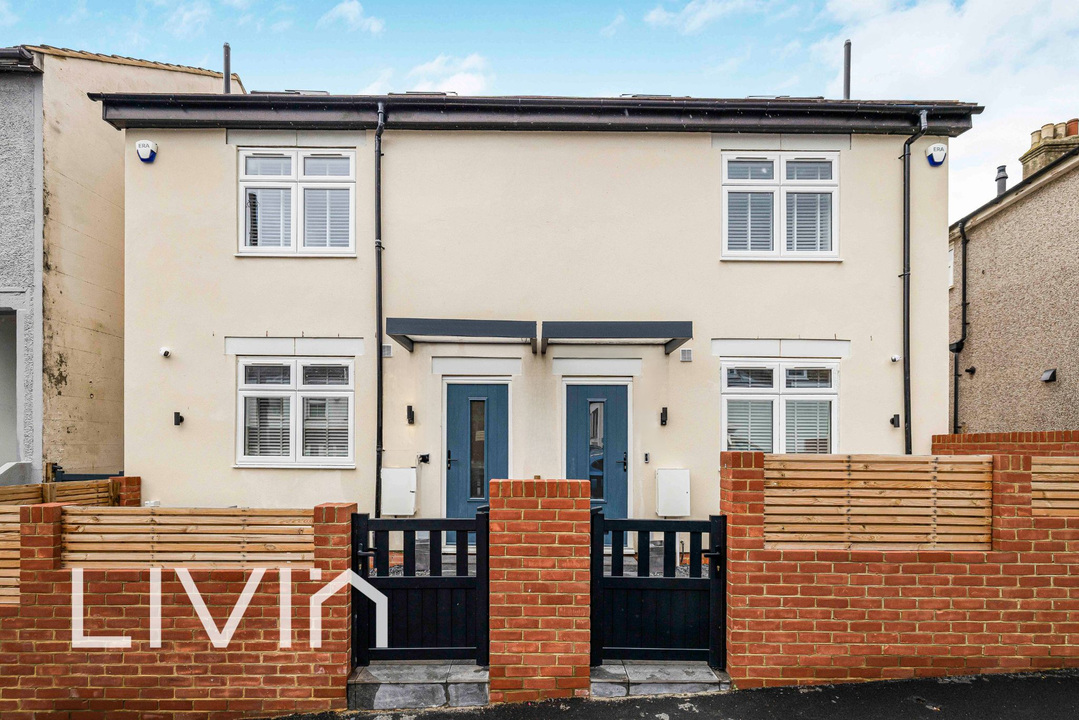 3 bed semi-detached house to rent in Newark Road, South Croydon, CR2