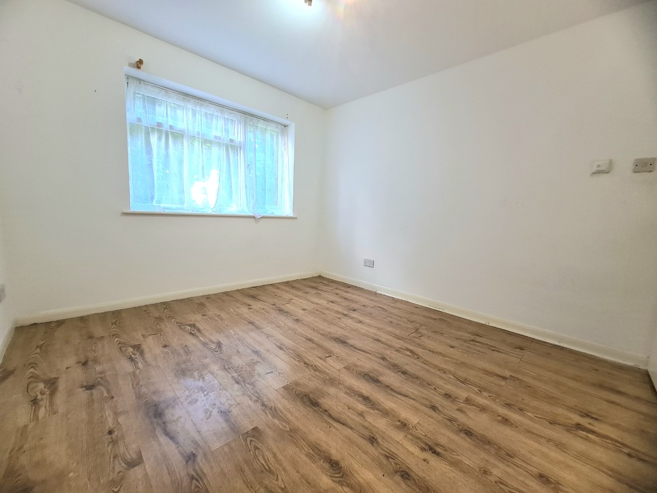 1 bed apartment to rent in Medway Court, London  - Property Image 6