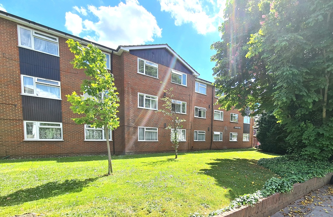 1 bed apartment to rent in Medway Court, London - Property Image 1