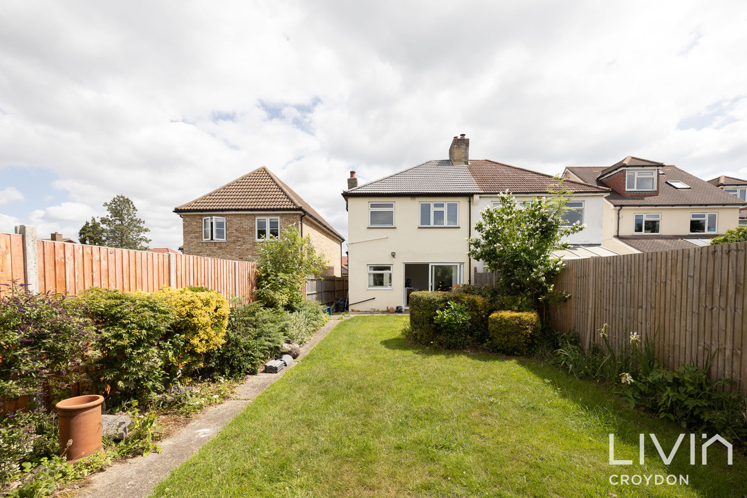 3 bed semi-detached house to rent in Gladeside, Croydon  - Property Image 3