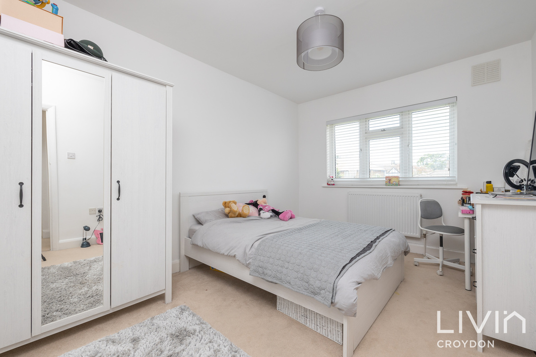 3 bed semi-detached house to rent in Gladeside, Croydon 9