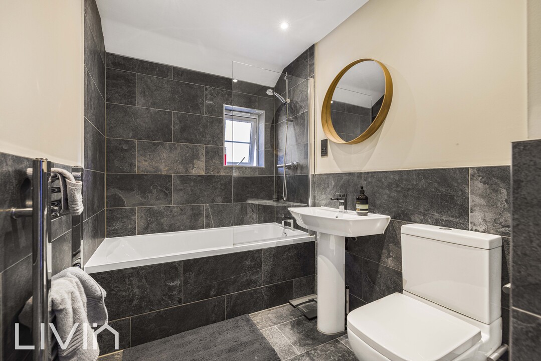 2 bed apartment for sale in Dunedin Court, Croydon 21