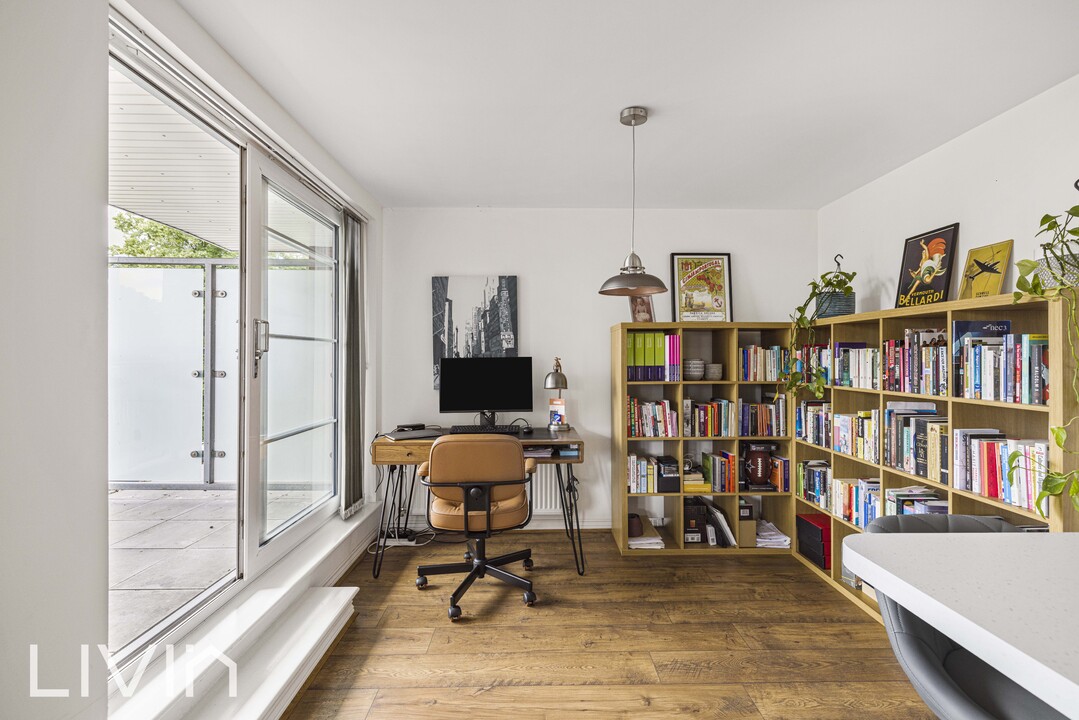 2 bed apartment for sale in Dunedin Court, Croydon 13