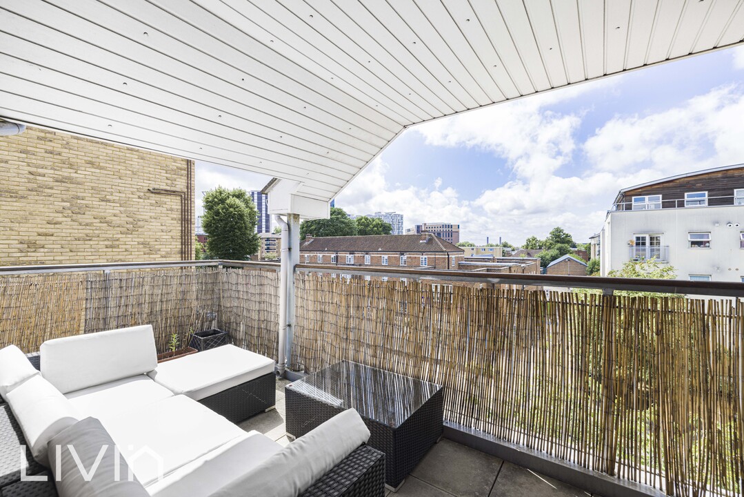 2 bed apartment for sale in Dunedin Court, Croydon 10