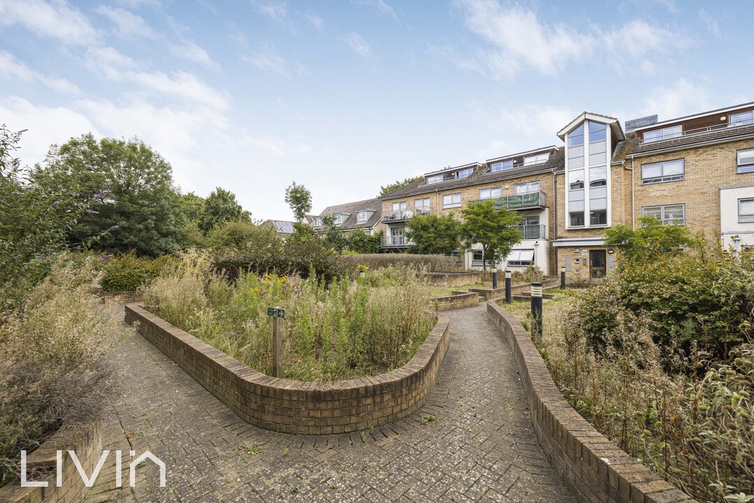 2 bed apartment for sale in Dunedin Court, Croydon 22