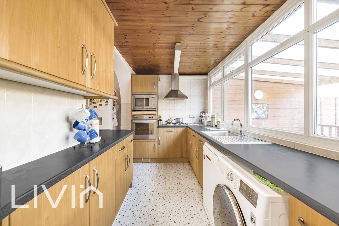 3 bed end of terrace house for sale in Mitcham Road, Croydon  - Property Image 9