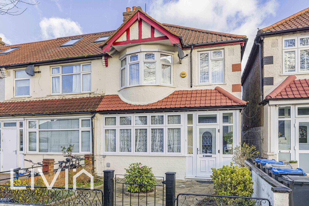 3 bed end of terrace house for sale in Mitcham Road, Croydon  - Property Image 1