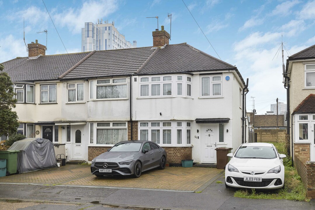 3 bed semi-detached house for sale in Alexandra Avenue, Sutton  - Property Image 2