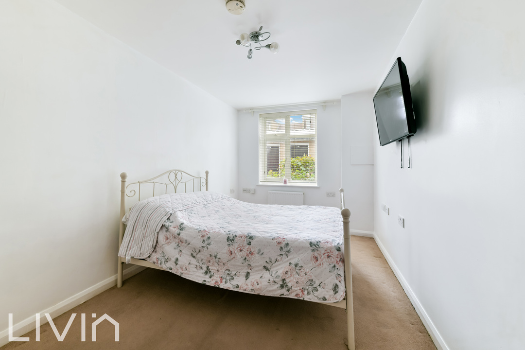 2 bed maisonette for sale in Gowlland Close, Croydon 6