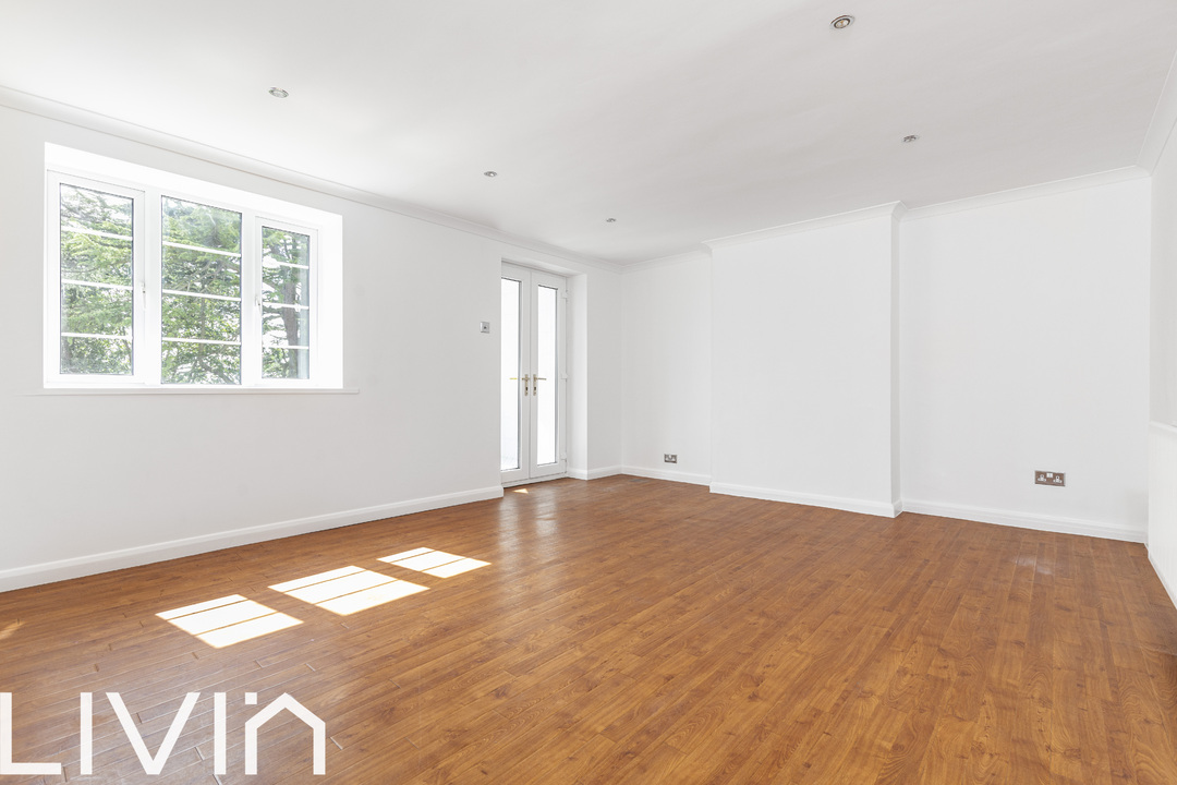 3 bed apartment for sale in The Woodlands, Crystal Palace  - Property Image 2