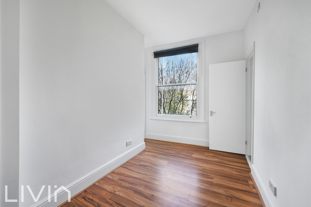 2 bed apartment to rent in Spenser Road, London 8