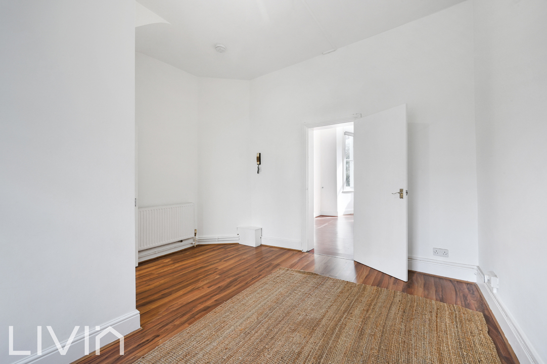 2 bed apartment to rent in Spenser Road, London 3