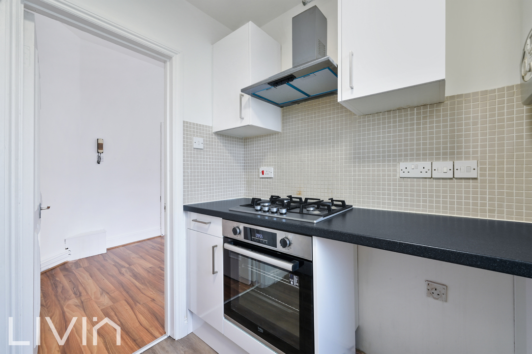 2 bed apartment to rent in Spenser Road, London 4
