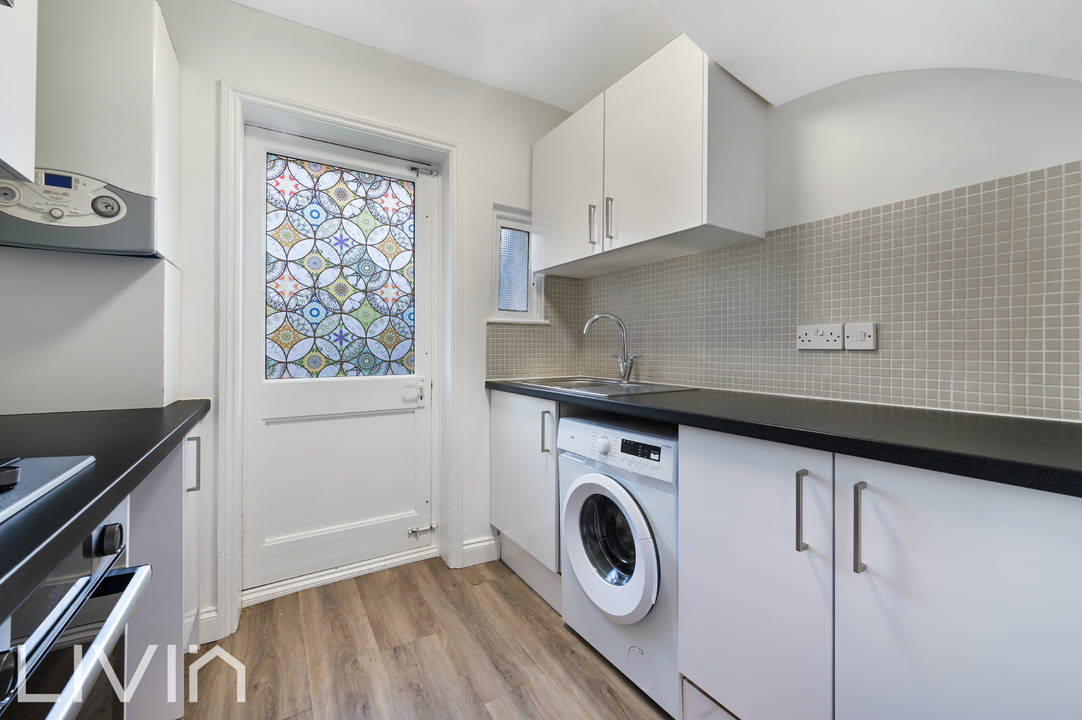 2 bed apartment to rent in Spenser Road, London 5