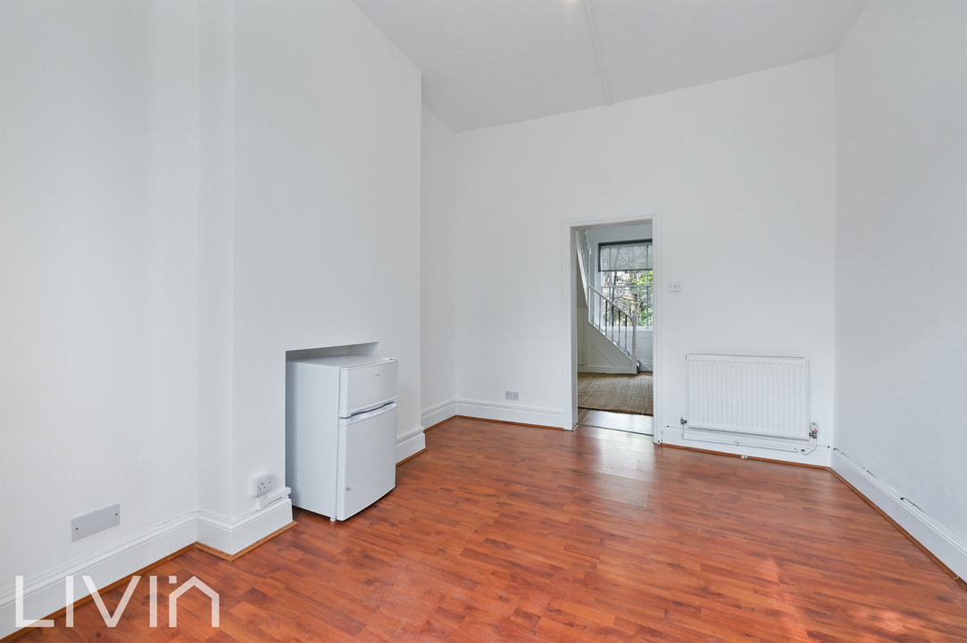 2 bed apartment to rent in Spenser Road, London 6