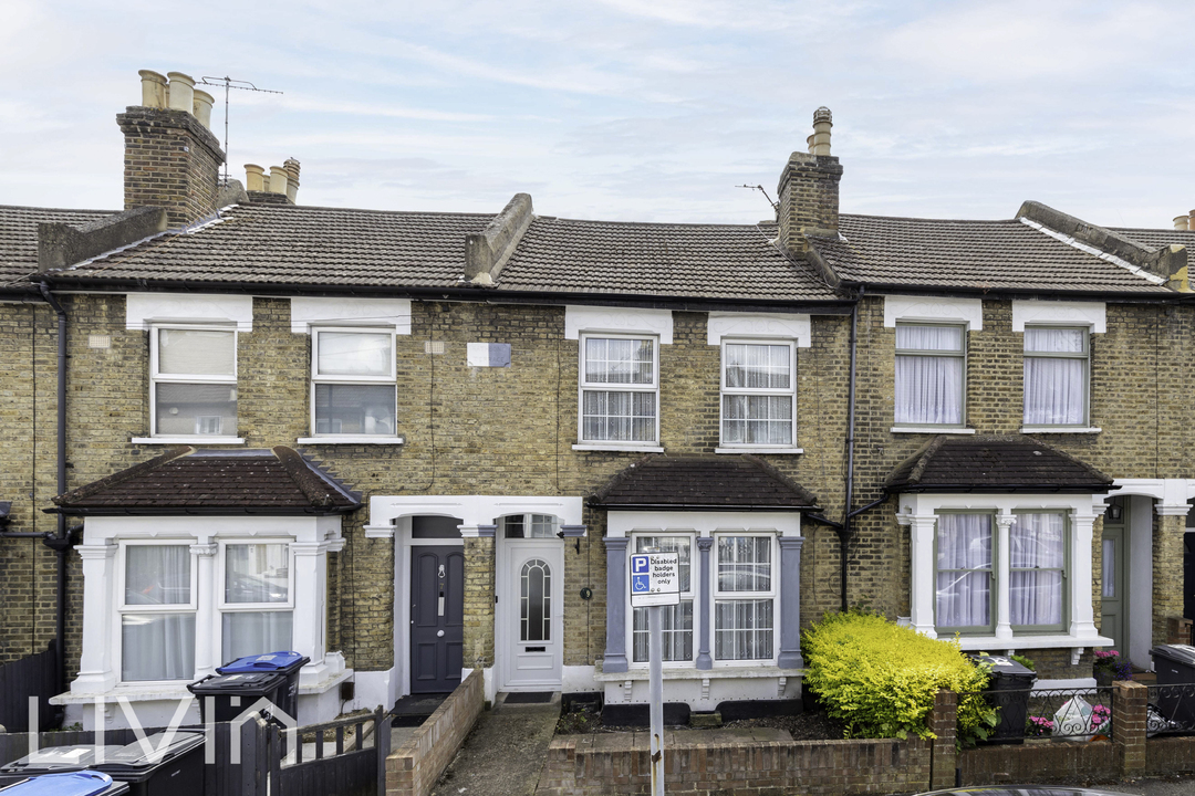 3 bed terraced house for sale in Tanfield Road, Croydon  - Property Image 1