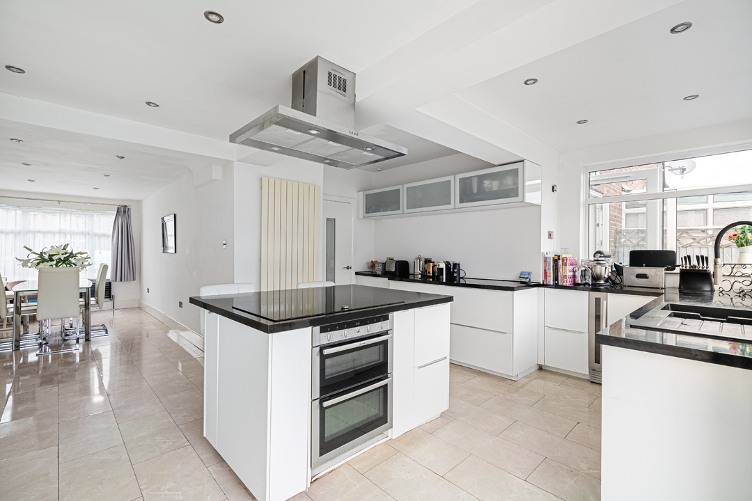 5 bed semi-detached house for sale in Ellesmere Drive, Sanderstead 4