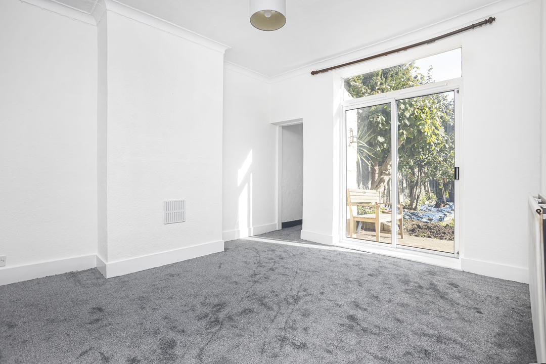 3 bed end of terrace house for sale in Mersham Road, Thornton Heath  - Property Image 2