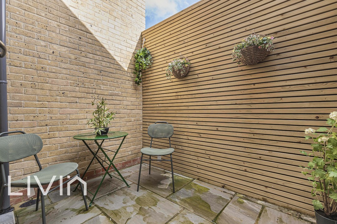 2 bed end of terrace house for sale in Goschen Mews, Selsdon  - Property Image 2