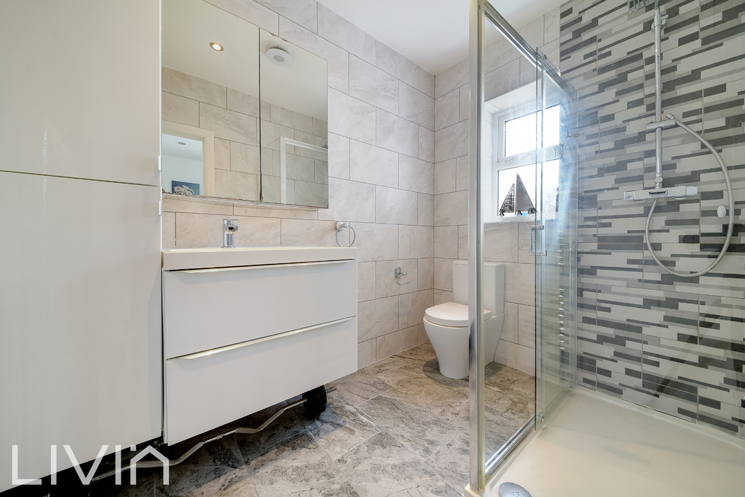 3 bed end of terrace house for sale in Bates Crescent, Croydon 2