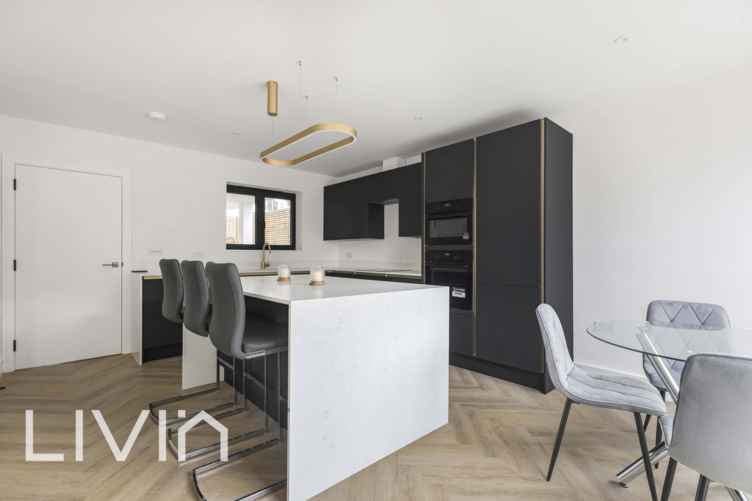 3 bed end of terrace house for sale in Lodge Road, Wallington 9