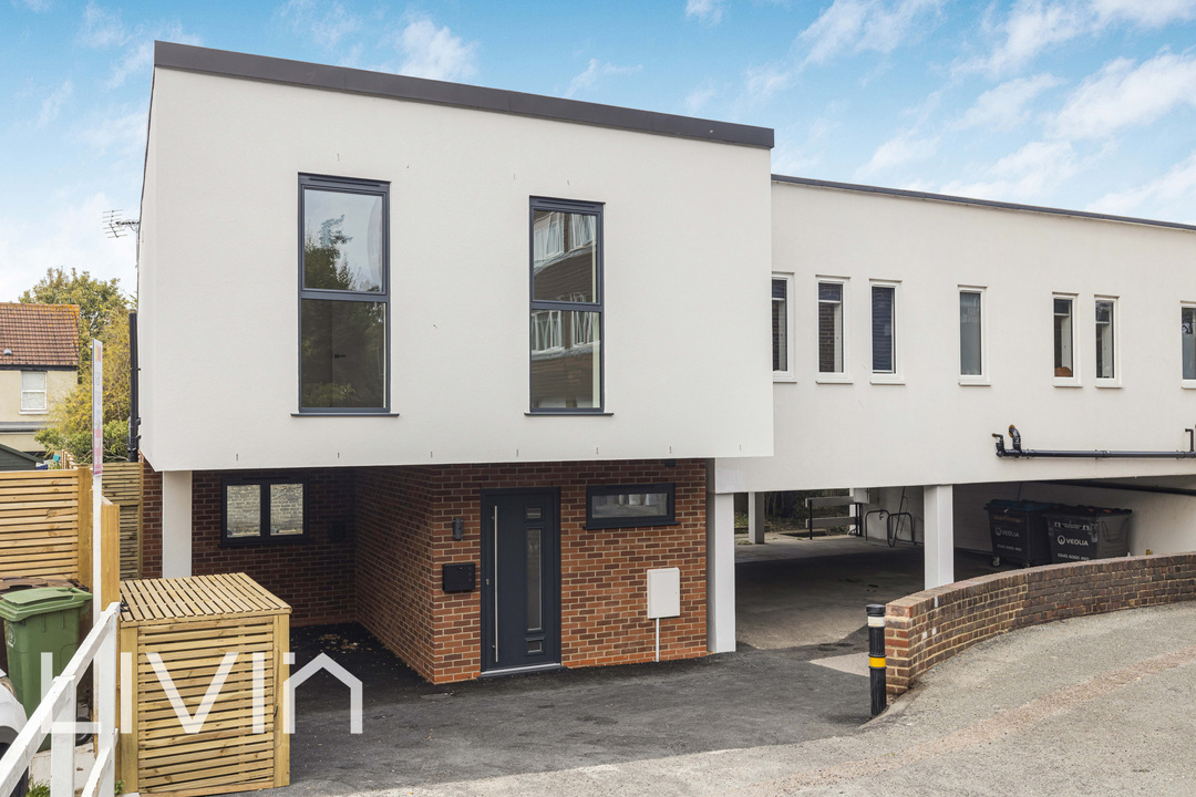 3 bed end of terrace house for sale in Lodge Road, Wallington 25