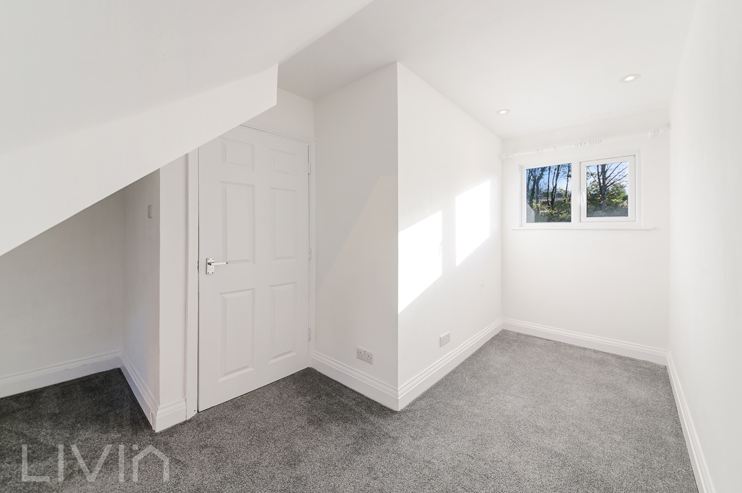 2 bed apartment to rent in Whytecliffe Road South, Purley 9