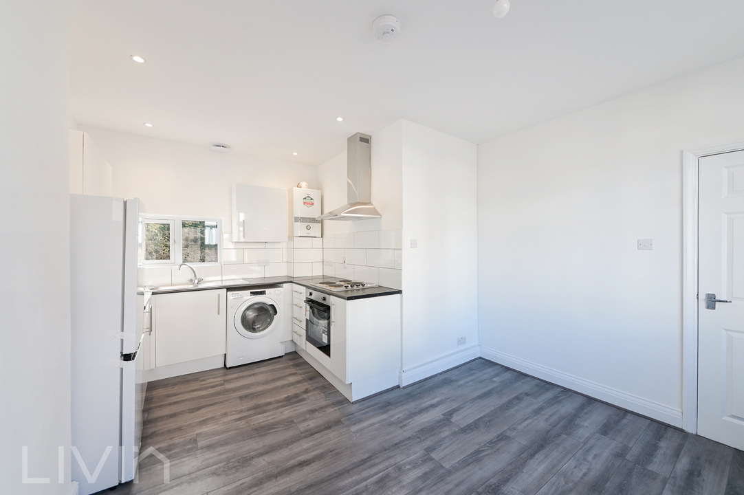 2 bed apartment to rent in Whytecliffe Road South, Purley 1