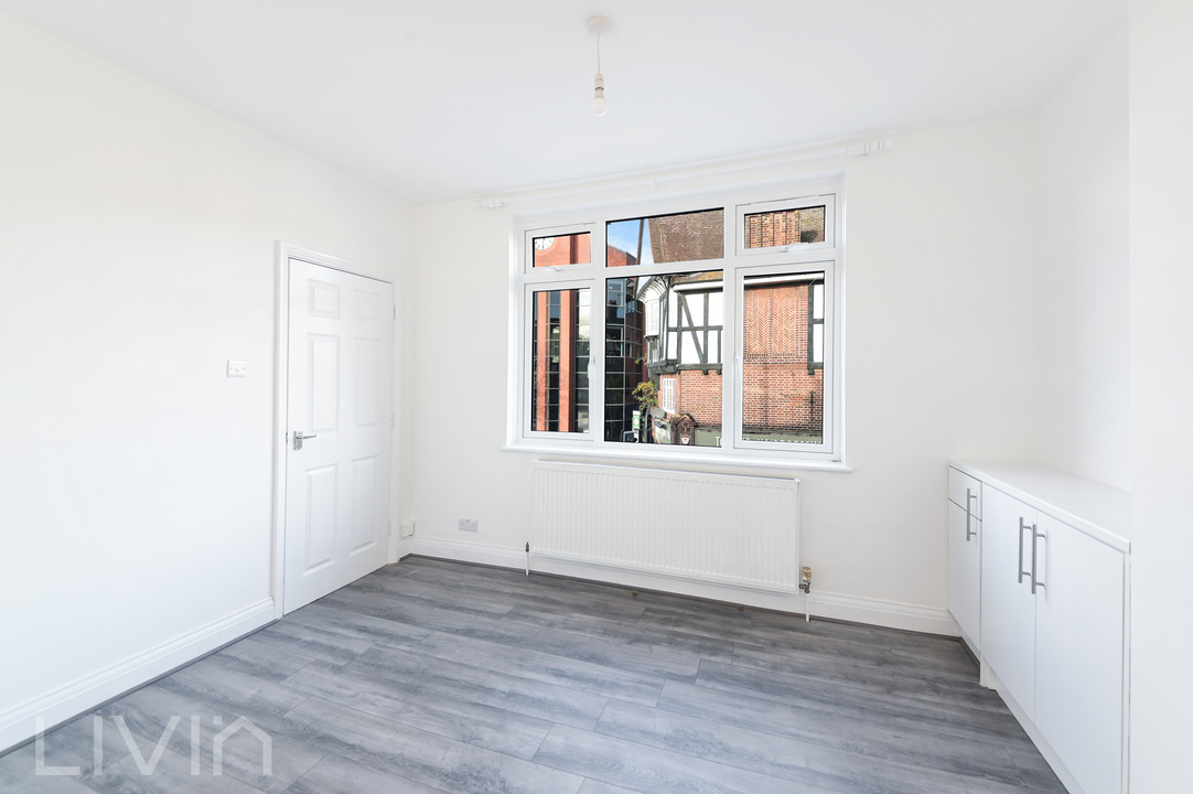 2 bed apartment to rent in Whytecliffe Road South, Purley 2