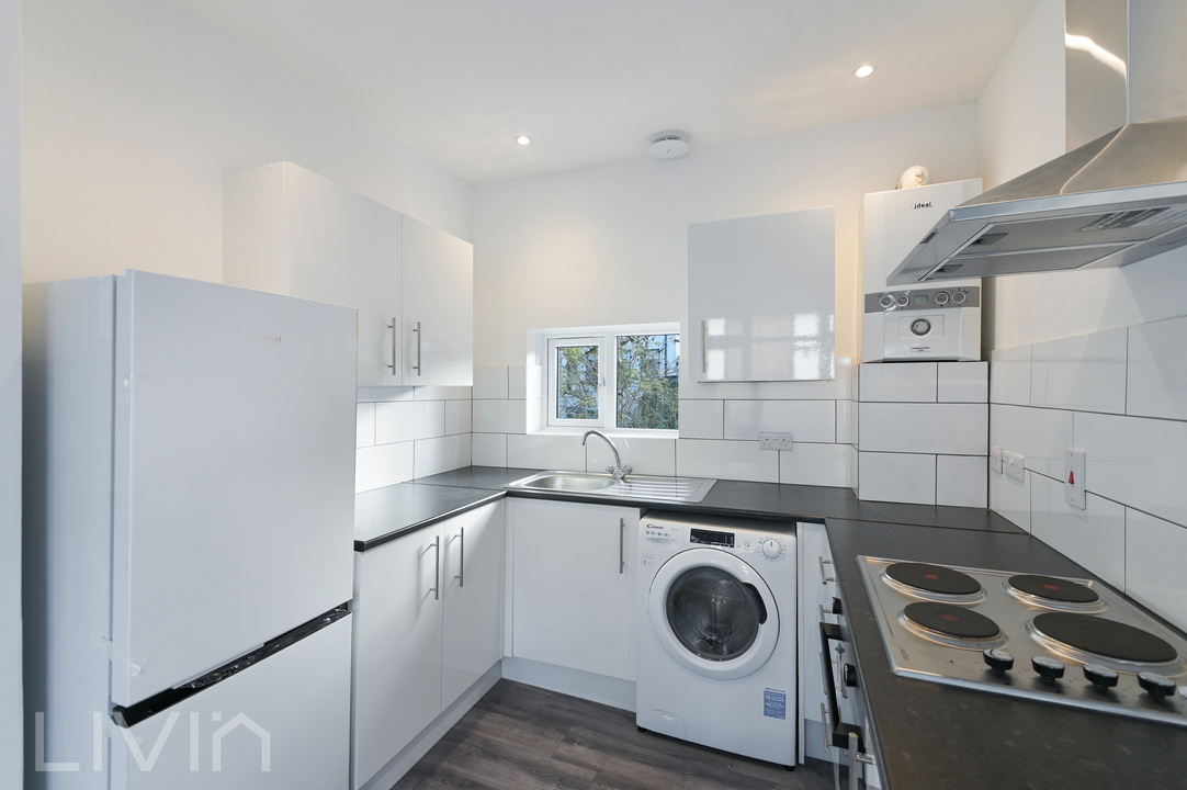 2 bed apartment to rent in Whytecliffe Road South, Purley 10