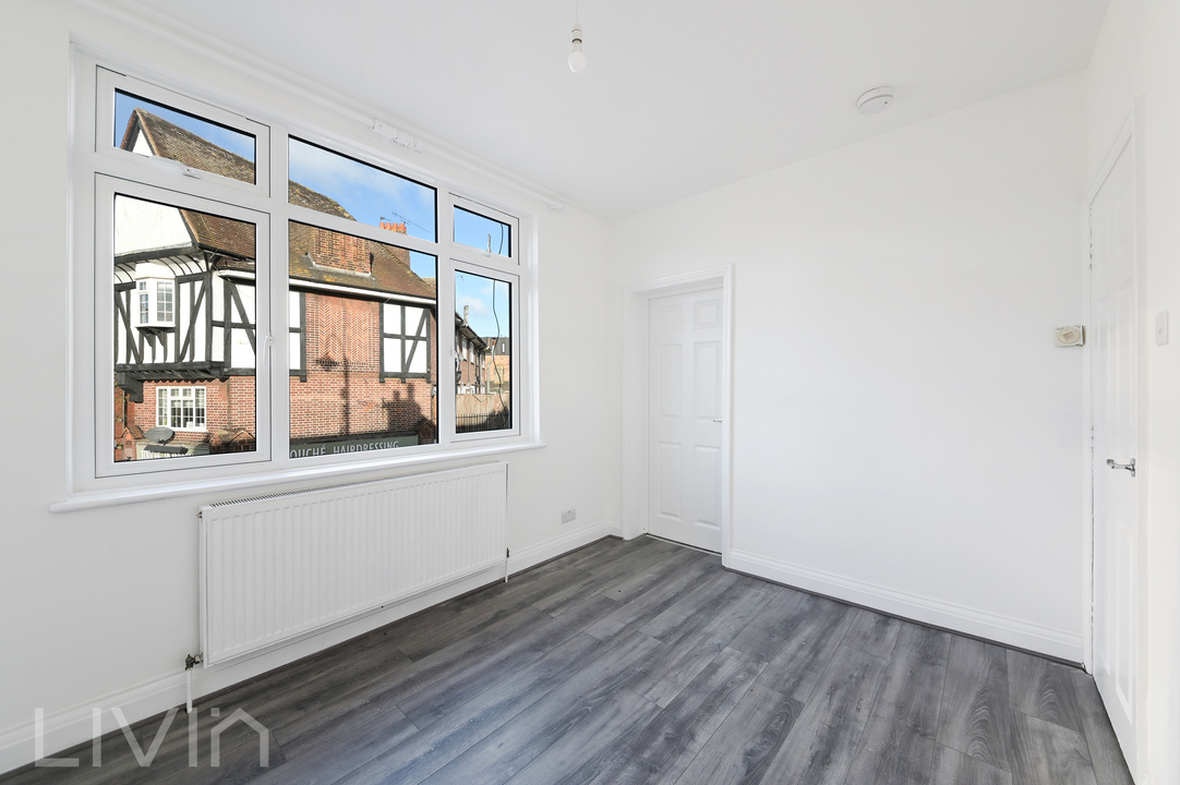 2 bed apartment to rent in Whytecliffe Road South, Purley 5
