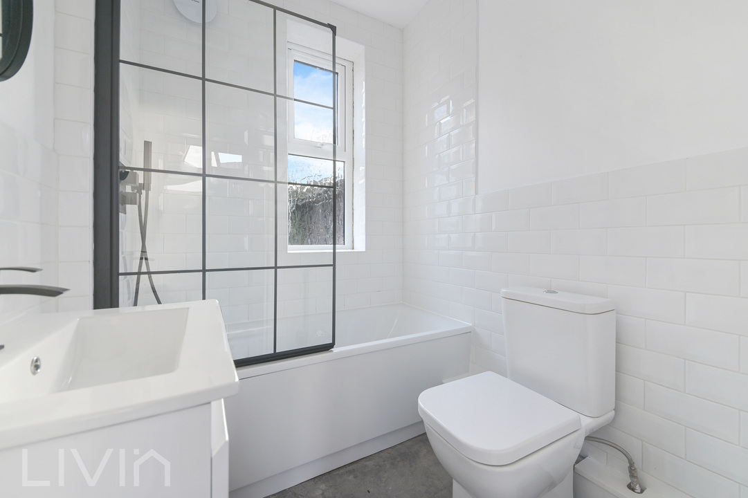 2 bed apartment to rent in Whytecliffe Road South, Purley 6