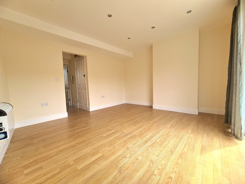 Apartment to rent in Croydon Road, Croydon, CR0