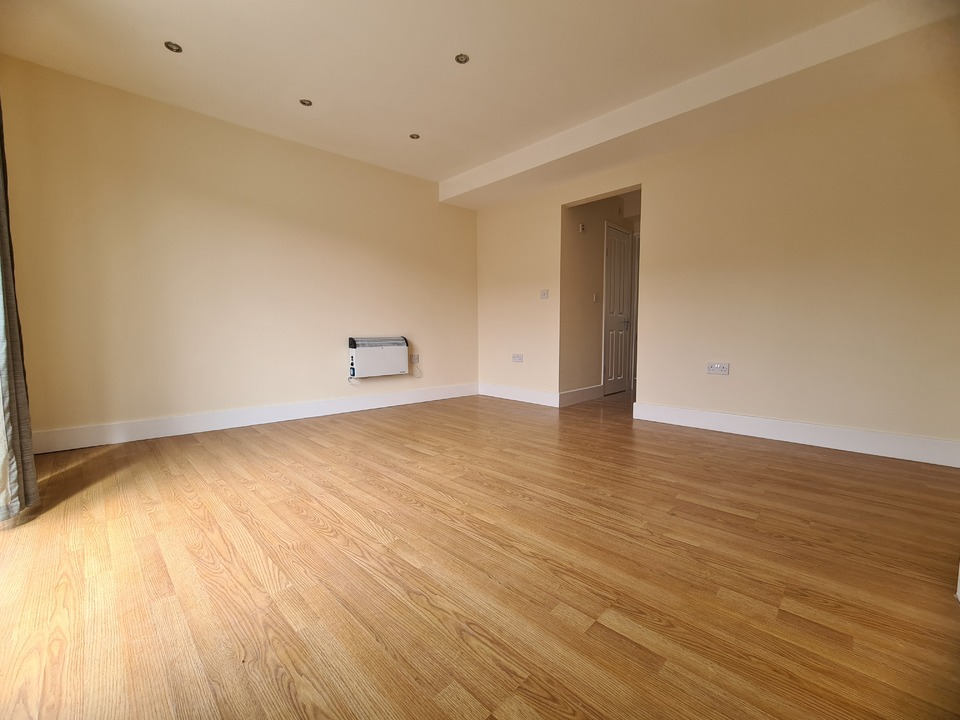 Apartment to rent in Croydon Road, Croydon  - Property Image 2