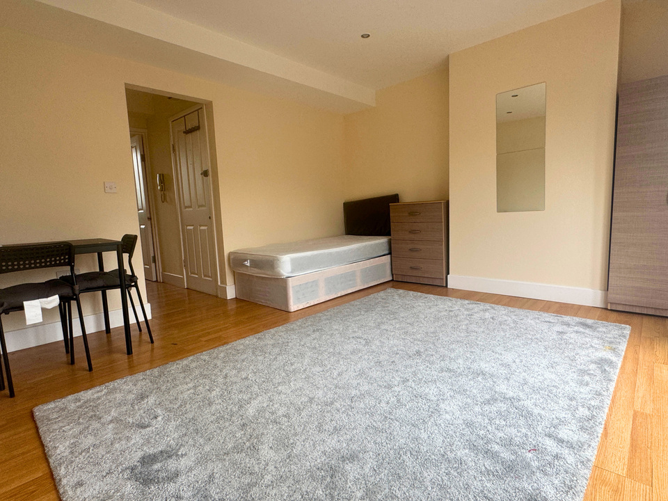 Apartment to rent in Croydon Road, Croydon, CR0