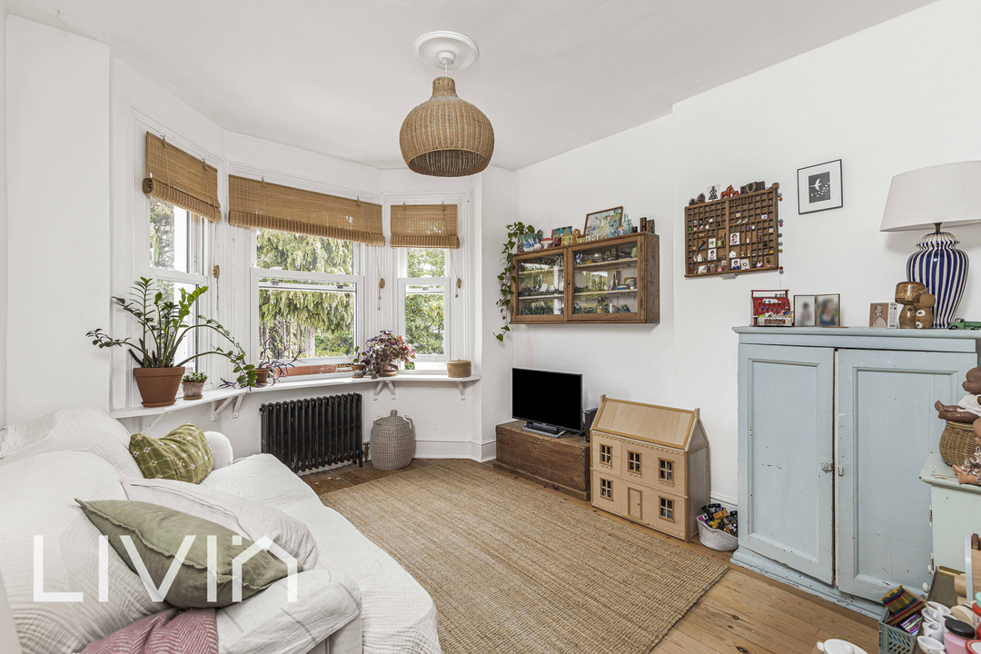 3 bed apartment for sale in Melfort Road, Thornton Heath 1