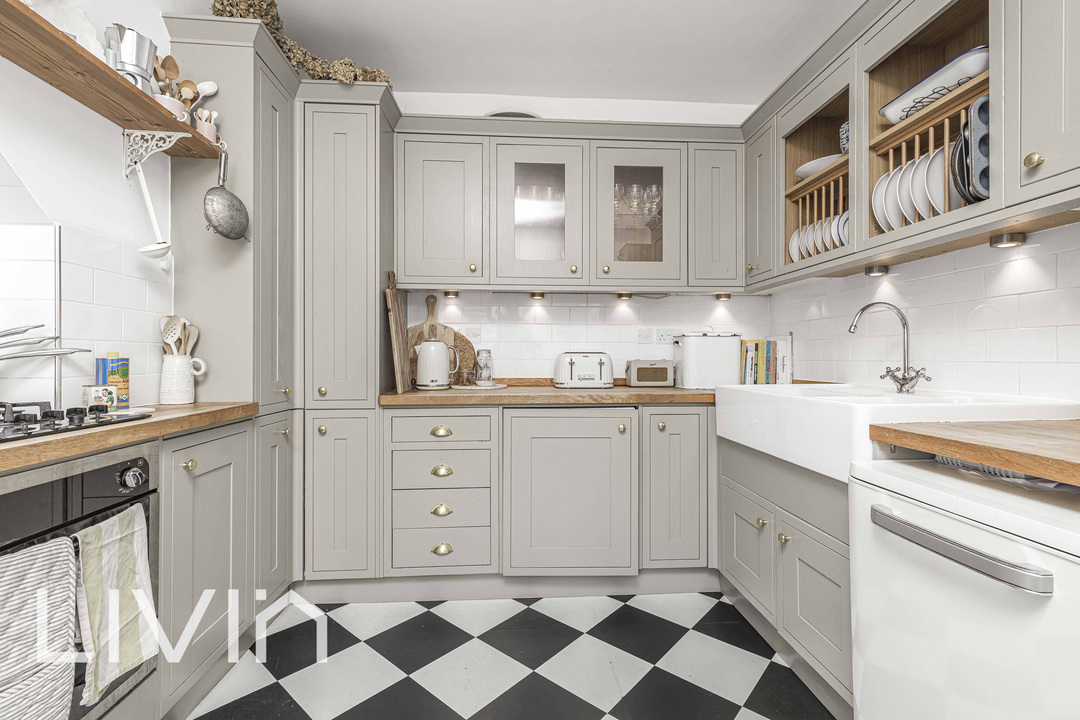 3 bed apartment for sale in Melfort Road, Thornton Heath 2