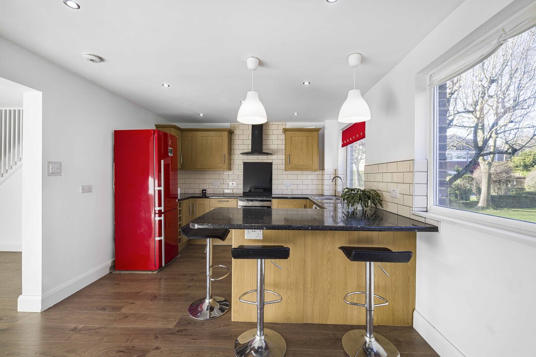 3 bed maisonette for sale in Pixton Way, Croydon 3