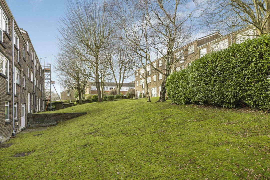 3 bed maisonette for sale in Pixton Way, Croydon 14