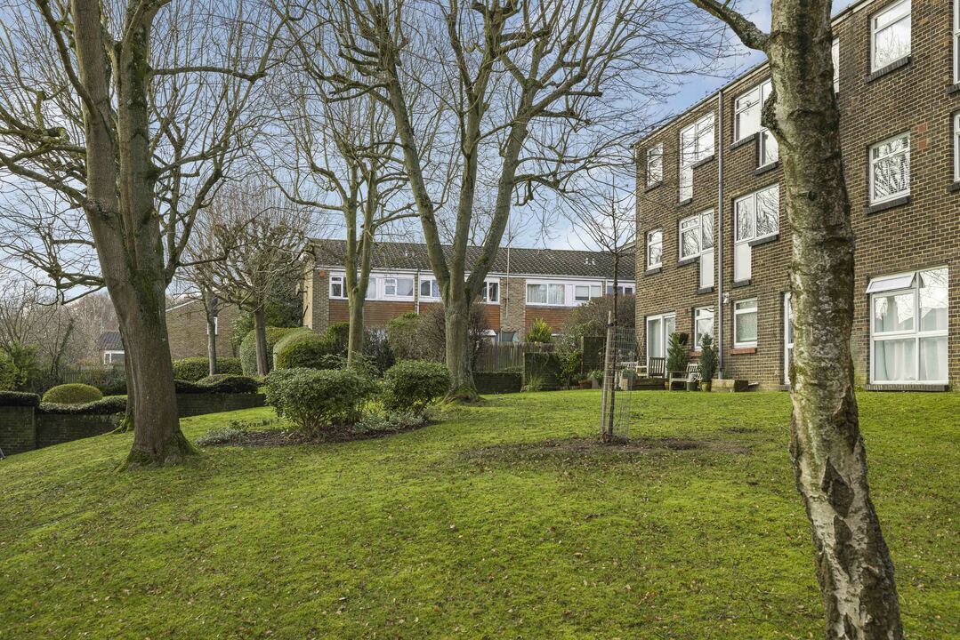3 bed maisonette for sale in Pixton Way, Croydon 15