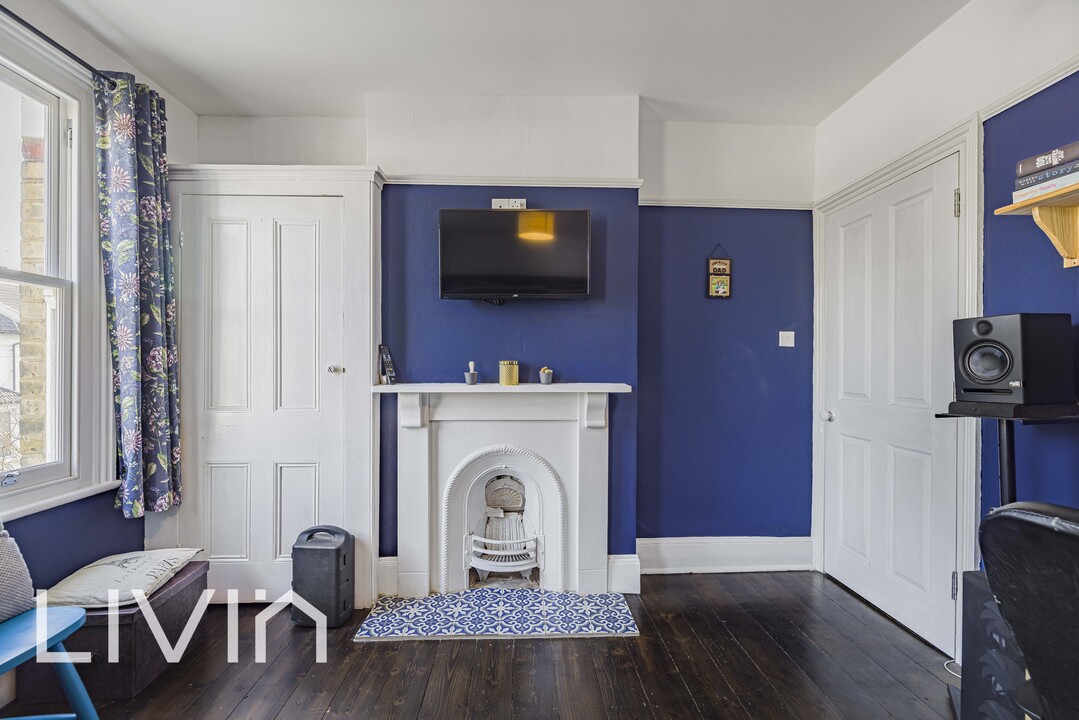 3 bed end of terrace house for sale in Tanfield Road, Croydon 9