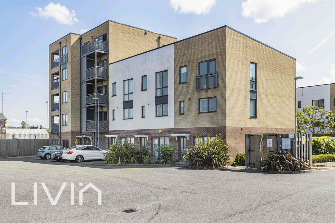 2 bed apartment for sale in Watson Place, South Norwood  - Property Image 1
